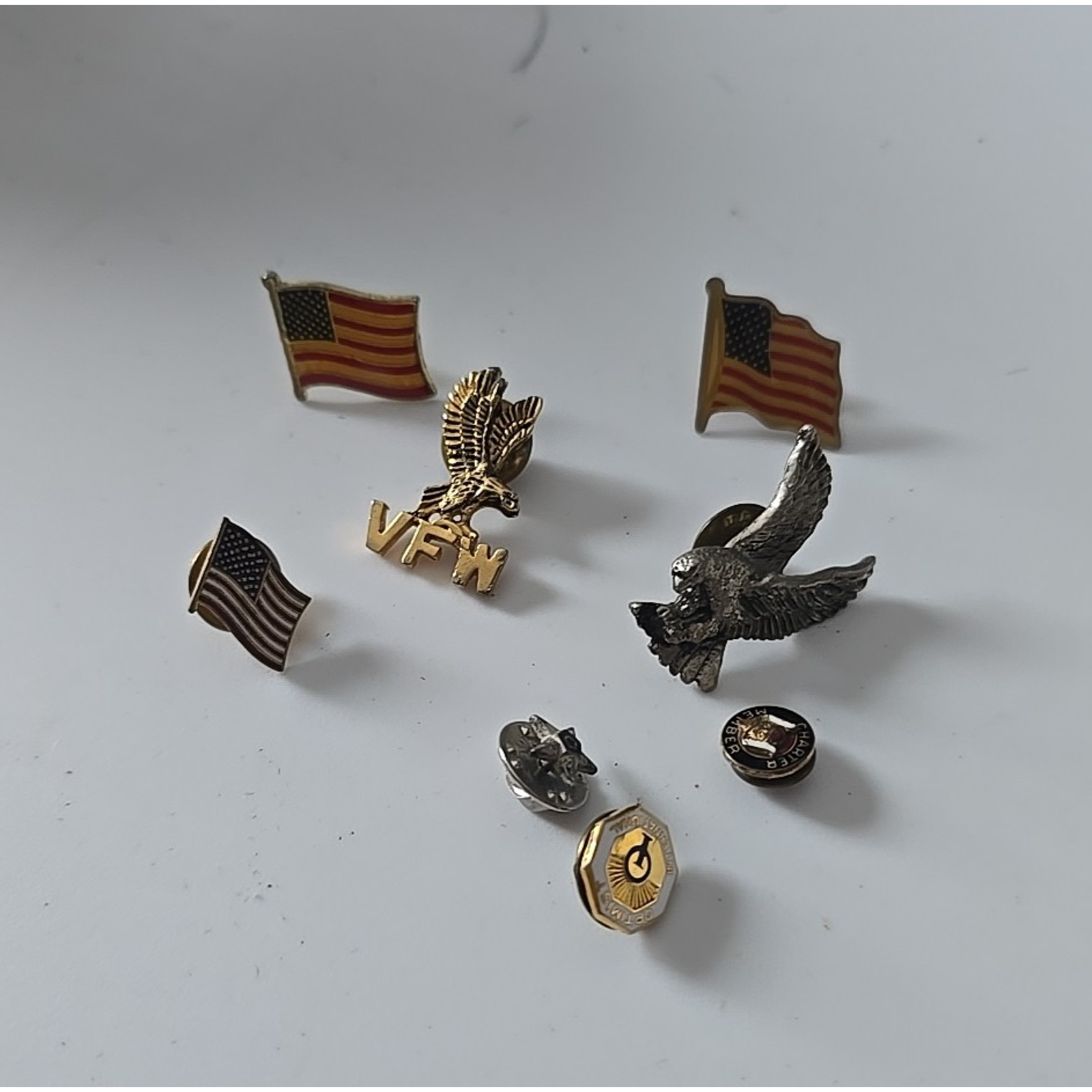 Lot Of 8 Vintage Assorted Gold Tone Emblems Veterans Patriotic Usa Flags Pins